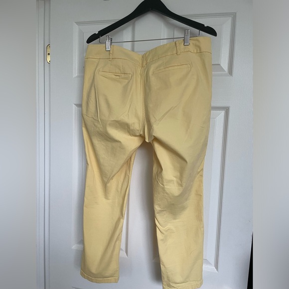 Women’s size 10 petite yellow chinos. - Picture 4 of 4